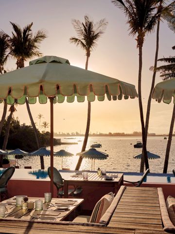 Dockside taverns & tiki vibes