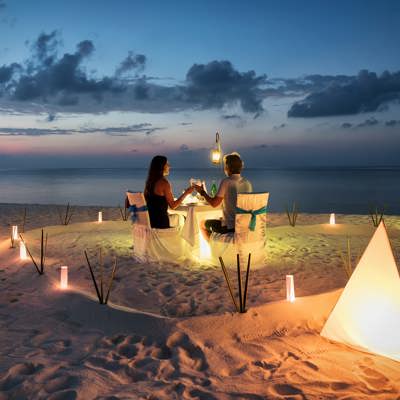 Romantic sandbank and beach dining