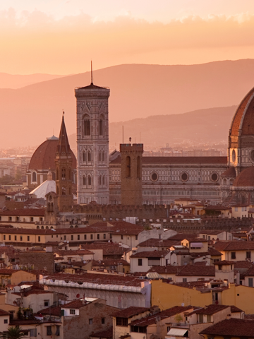 Explore Italy by road: adventure through the Lakes and Tuscany