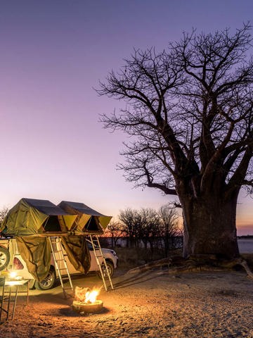 Sundowners and snacks on game drive